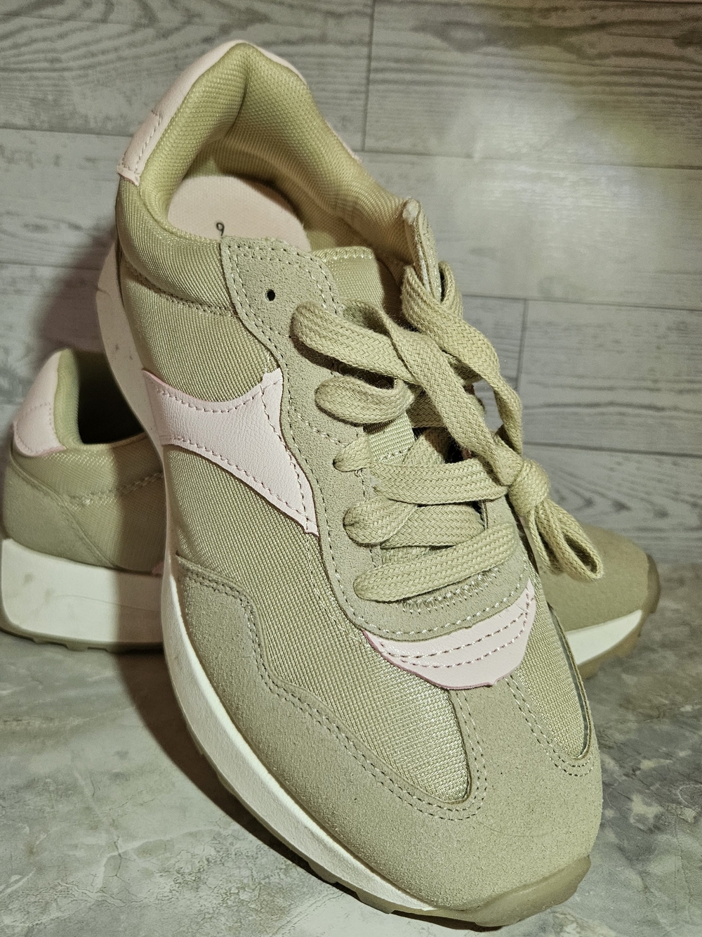 Time and Tru Women's Jogger Sneakers Size 9